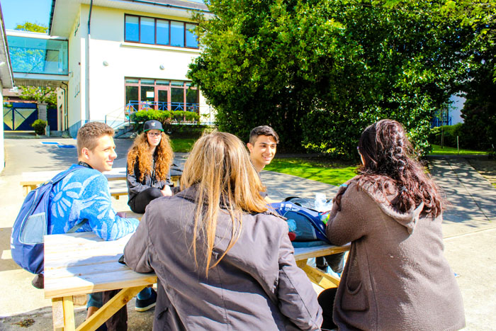 Estudiantes preparando exámenes Cambridge en Dublín