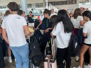 alumnos del programa de colegio en Dublín de Inglés y Punto en el aeropuerto