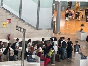 ALumnos en el aeropuerto saliendo al programa de Ingles y Punto en Londres