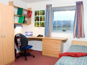 Imagen del campus de la Universidad de Surrey del programa de jóvenes en Londres verano de Inglés y Punto